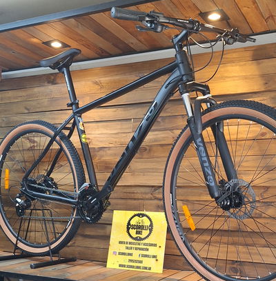 Venzo Thorn negra 3x8 Shimano Altus