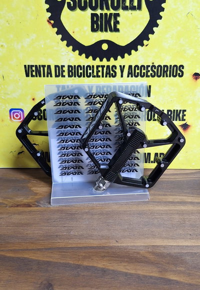 Pedales Awa aluminio con 10 pines metalicos removibles