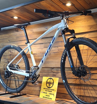 Fuss Venus 1x9 Shimano Cues blanca