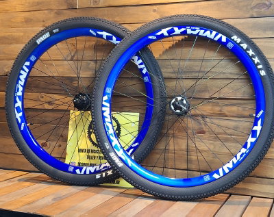 Par de ruedas Vmaxx azul rodado 26