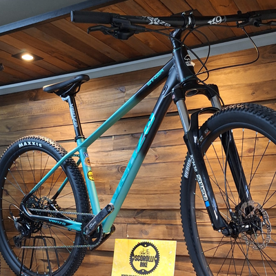 Venzo Stinger 1x10 negro + turquesa Shimano Cues
