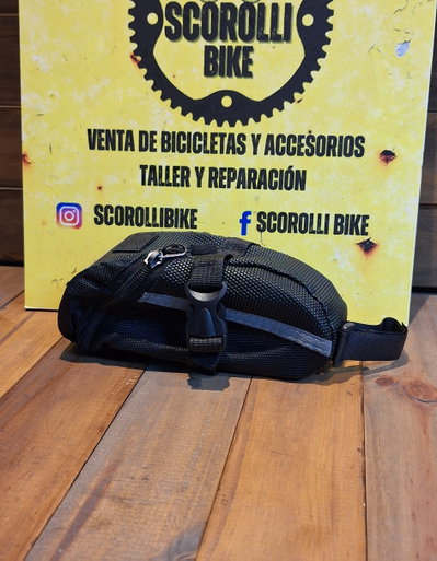 Bolso bajo asiento genérico negro