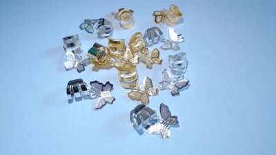 cuff-anillitos para trenzas con detalles de mariposa