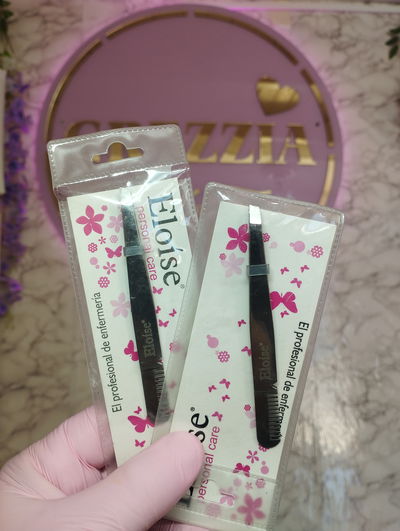 Pincita para cejas con peine 