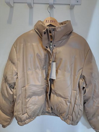 Campera puffer engomada 