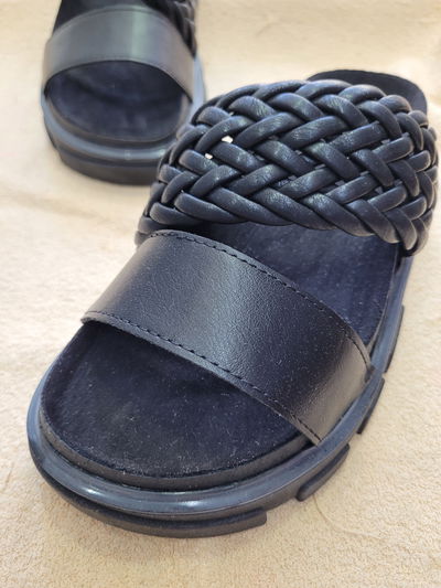 Sandalia tira trenzada base tractor Moda