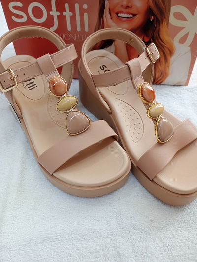 Sandalia Softli c/ apliques 