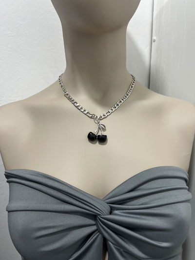 Collar cherrys black