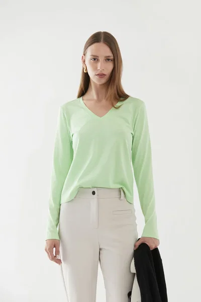Remera Musgo escote V Ayres