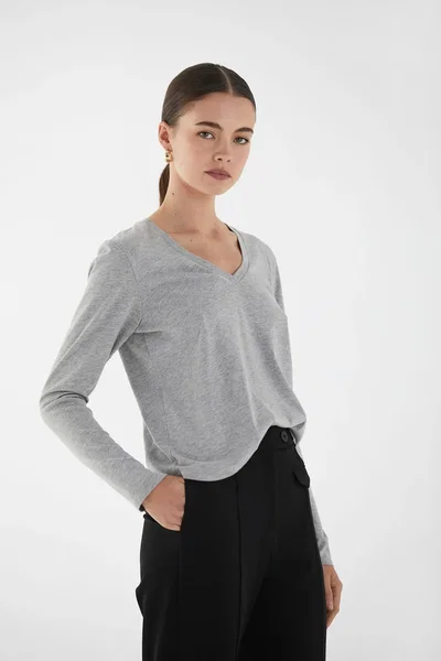 Remera Espora mangas largas V Gris Ayres