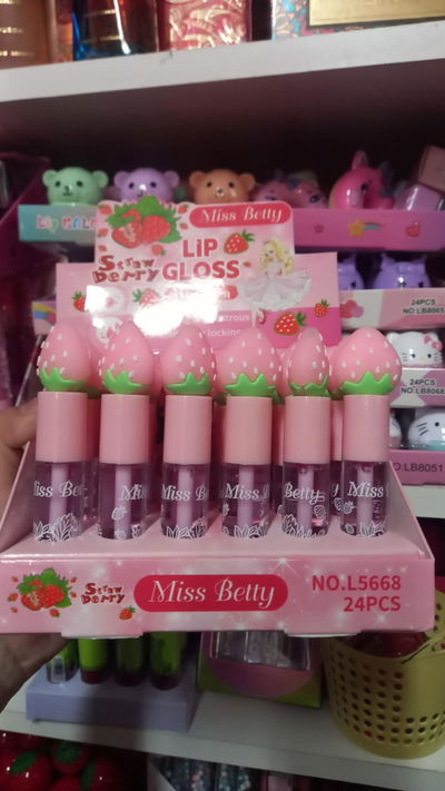 BRILLO LABIAL CON FRUTILLA MISS BETTY DH-L5668/56687