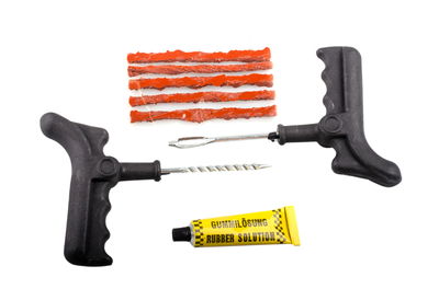 KIT PARA EMPARCHAR NEUMATICOS SIN CAMARA TARUGO