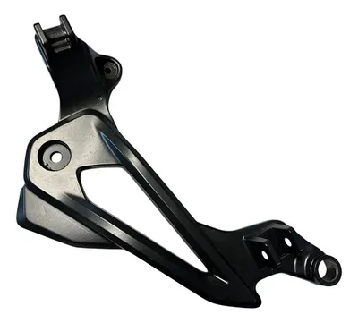 SOPORTE PEDALIN IZQUIERDO NEGRO ROUSER 135	