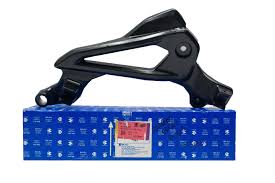 SOPORTE PEDALIN DERECHO NEGRO ROUSER 135	
