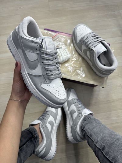 SB DUNK de ecocuero gris y blancas importadas