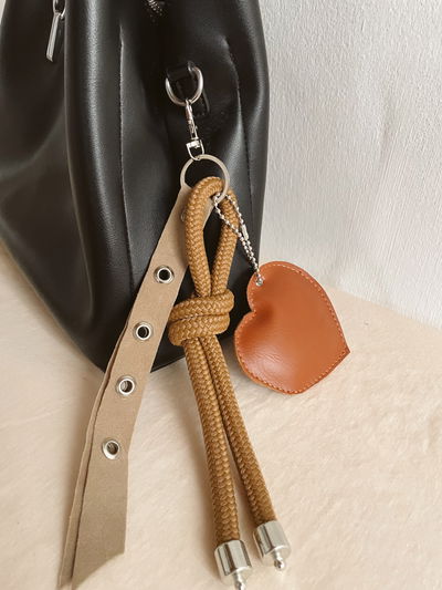 Llavero/Charm (corazon camel)