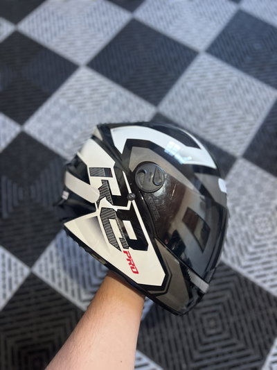CASCO R8 PRO TORK BLANCO Y NEGRO