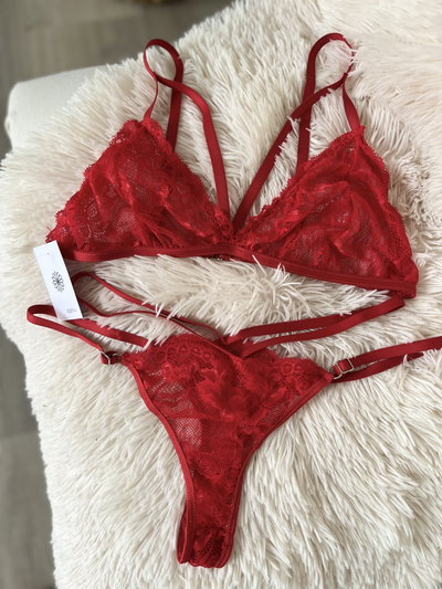 Conjunto Emilia de encaje T105