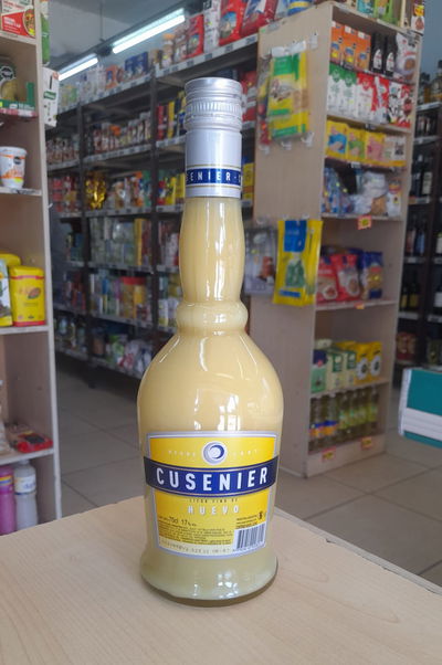 Licor Cusenier de Huevo x 700ml