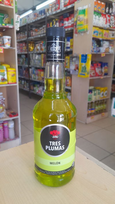 Licor Tres Plumas Melón x 700ml