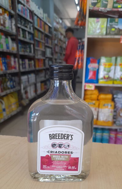 Petaca Breeder´s Criadores Vodka Sabor Frambuesa x 195ml
