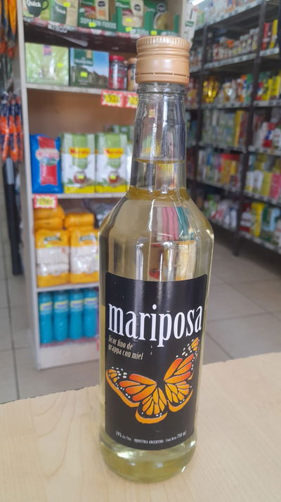Licor Fino de Grappa con miel Mariposa x 750ml