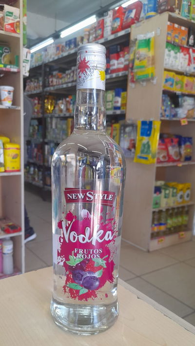 Vodka New Style Frutos Rojos x 1 litro