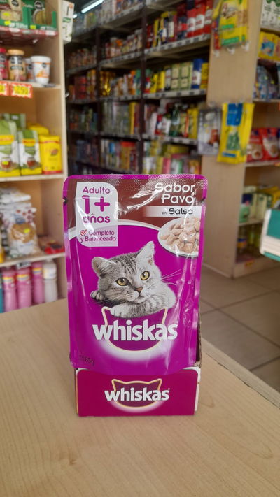 Alimento Para Gatos Adulto Whiskas Sabor Pavo en Salsa x 85g