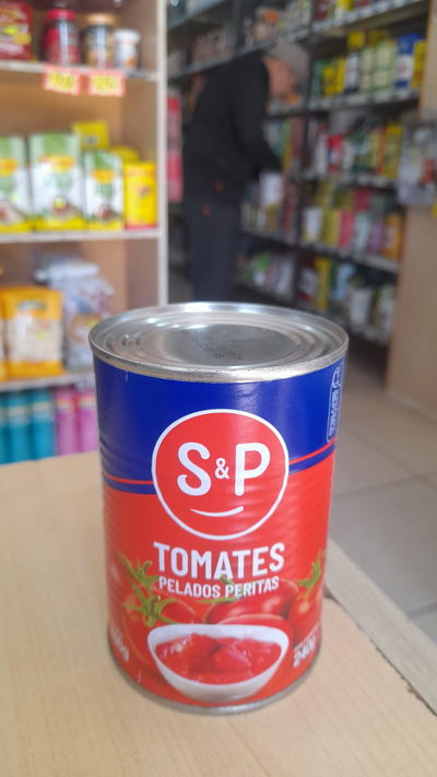S&P Lata de  Tomates Pelados Peritas x 400g