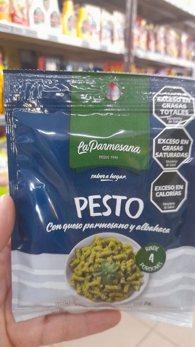 La Parmesana Pesto con Queso y Albahaca x 20g