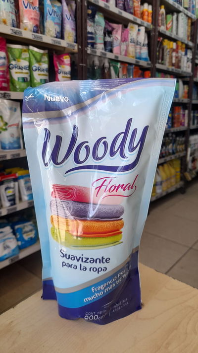 Woody Repuesto Suavizante para Ropa x 900ml