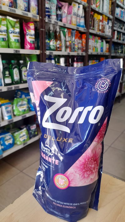 Zorro Deluxe Repuesto Suavizante para Ropa x 900ml