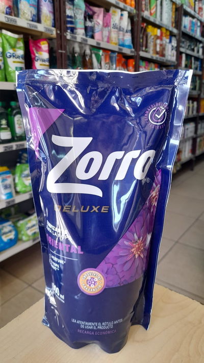 Zorro Deluxe Repuesto Suavizante para Ropa Oriental x 900Ml