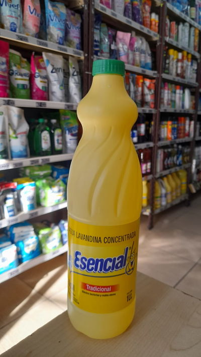 Esencial Agua Lavandina Tradicional x1Litro