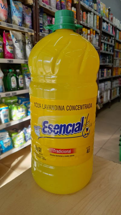 Esencial Agua Lavandina Tradicional x 4Litros