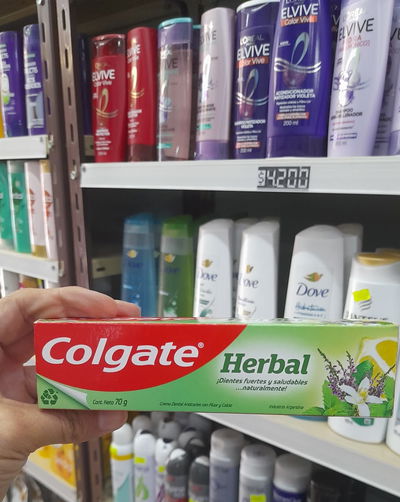 Colgate Herbal Crema Dental x 70g