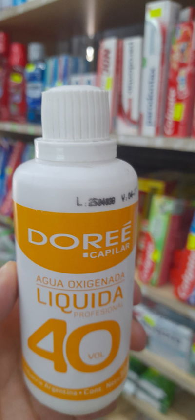 Doreé Capilar Agua Oxigenada Líquida Profesional 40vol. 100cm