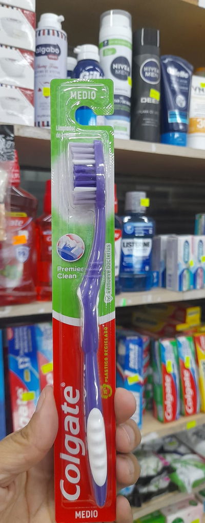 Colgate Cepillo Dental Medio x 1uni.