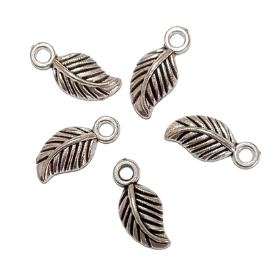 Dijes Hojitas (Color Plata Patinada)