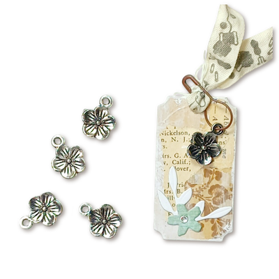 Dijes Florcita (Color Plata Patinada)