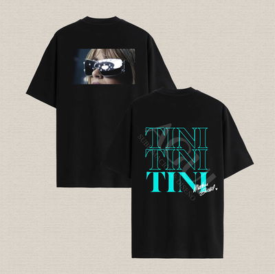 Remera negra con diseño Tini3 verdeagua algodón premium estampado dtf