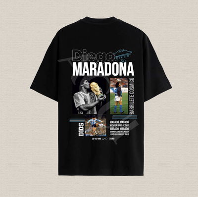 Remera negra con diseño Maradona "barrilete cósmico" algodón premium estampado dtf