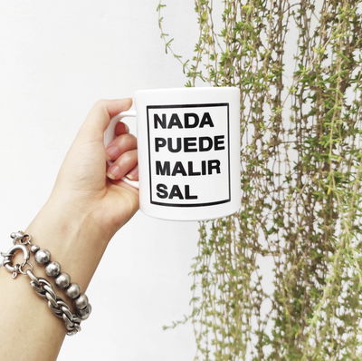 Taza de cerámica con diseño "Nada puede malir sal"
