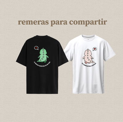 2 remeras de algodón estampadas con diseño de dinos de espalda para compartir