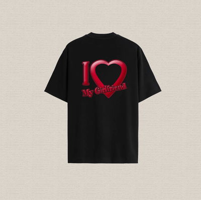 Remera de algodón estampada personalizad con diseño "my girlfriend"