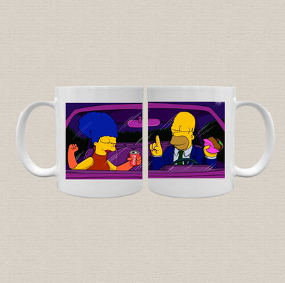 Taza de cerámica con diseño de homero y marge en auto