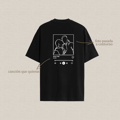 Remera de algodón estampada personalizada con diseño "foto pasada a contorno+canción"