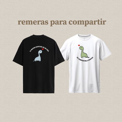 2 remeras de algodón estampadas con diseño de dinos para compartir