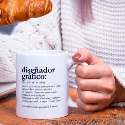 Taza de cerámica definición diseñador gráfico