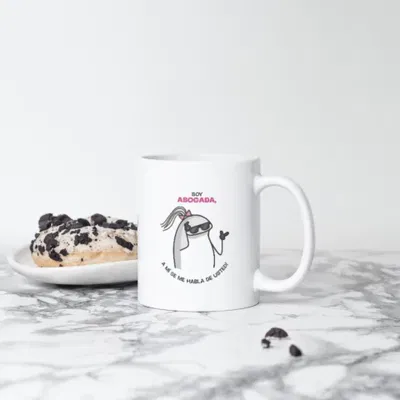 Taza de cerámica "soy abogada y a mi se me habla de usted"